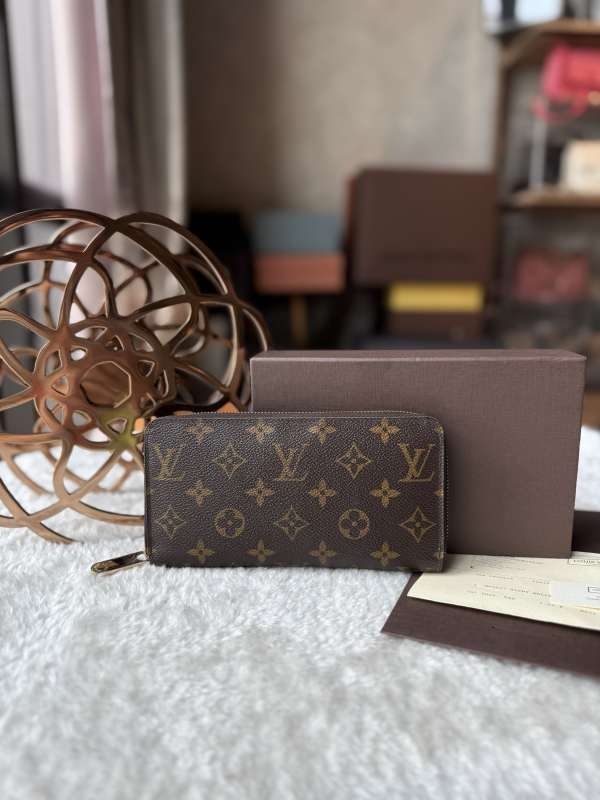 LV ZIPPY WALLET