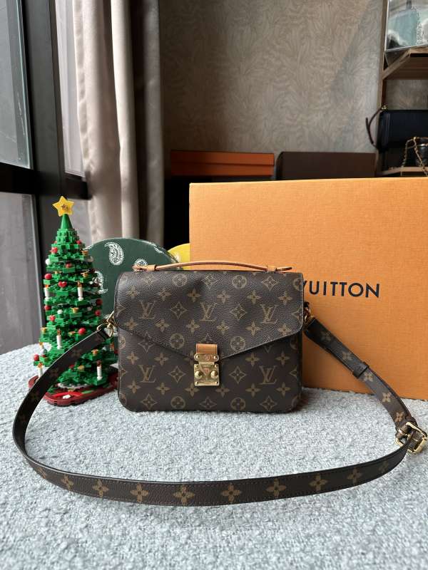 Lv monogram metis