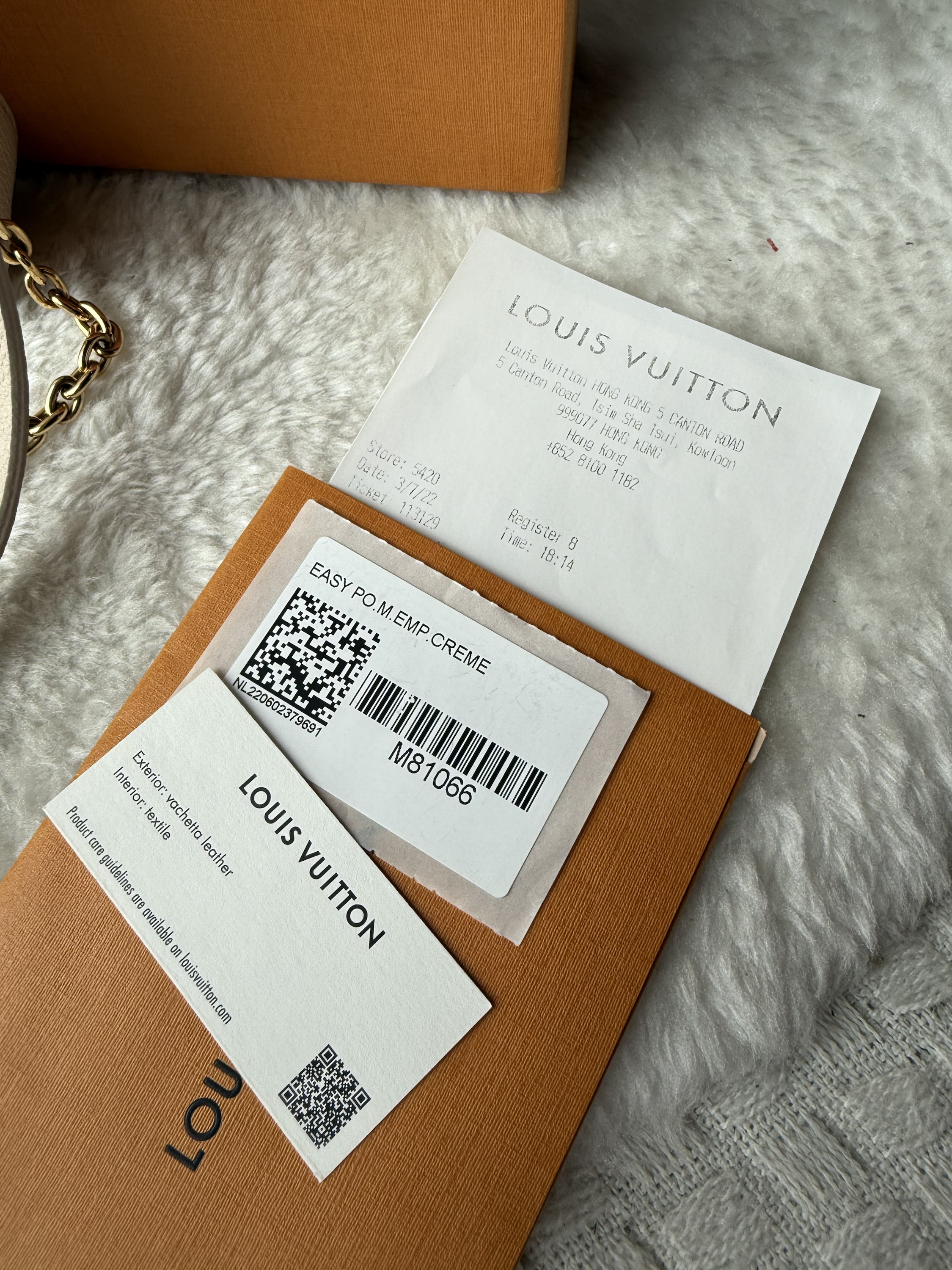 Lv easy pouch on strap - Image 4
