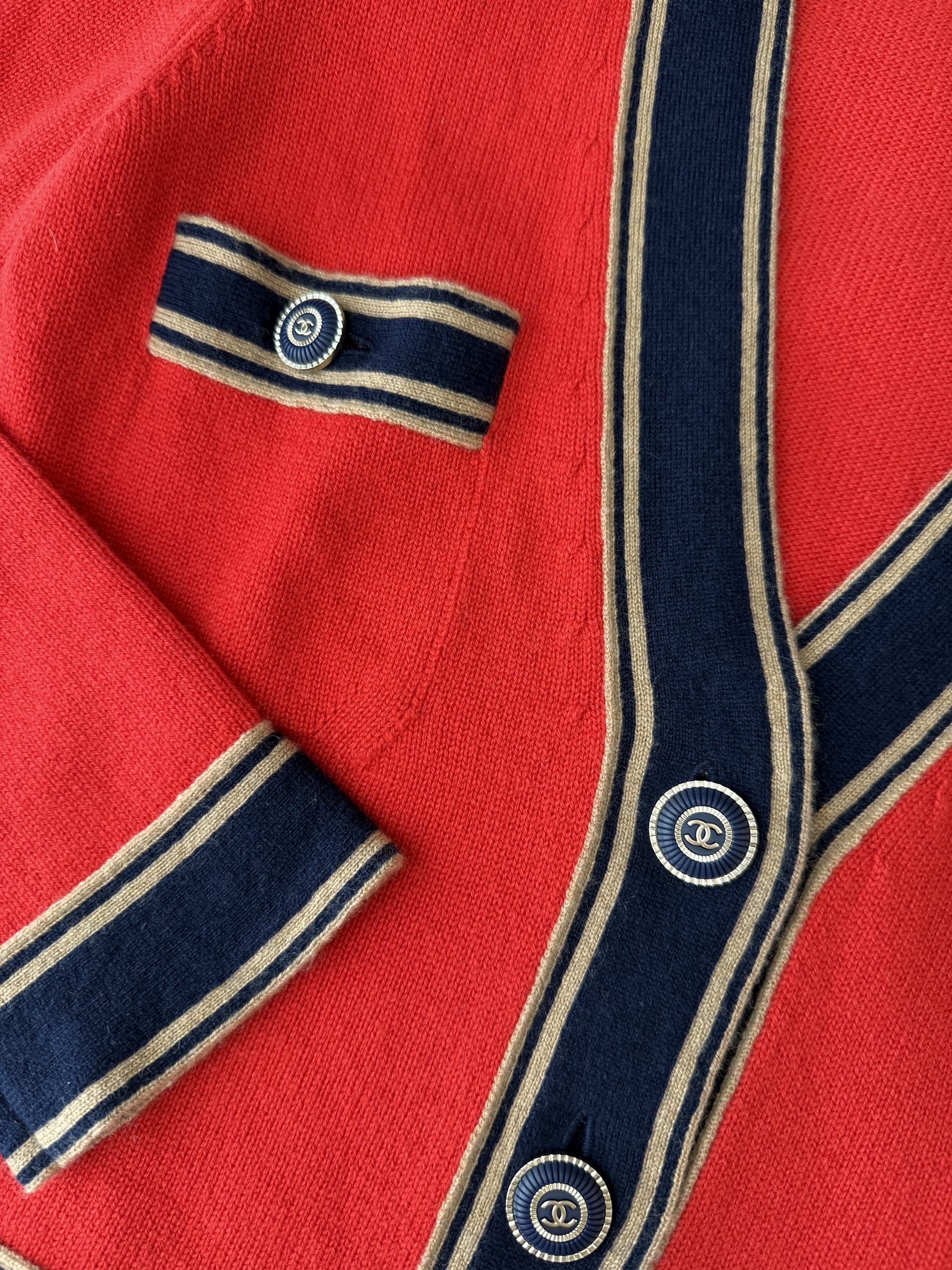 Chanel cashmere v- neck cardigan - Image 2