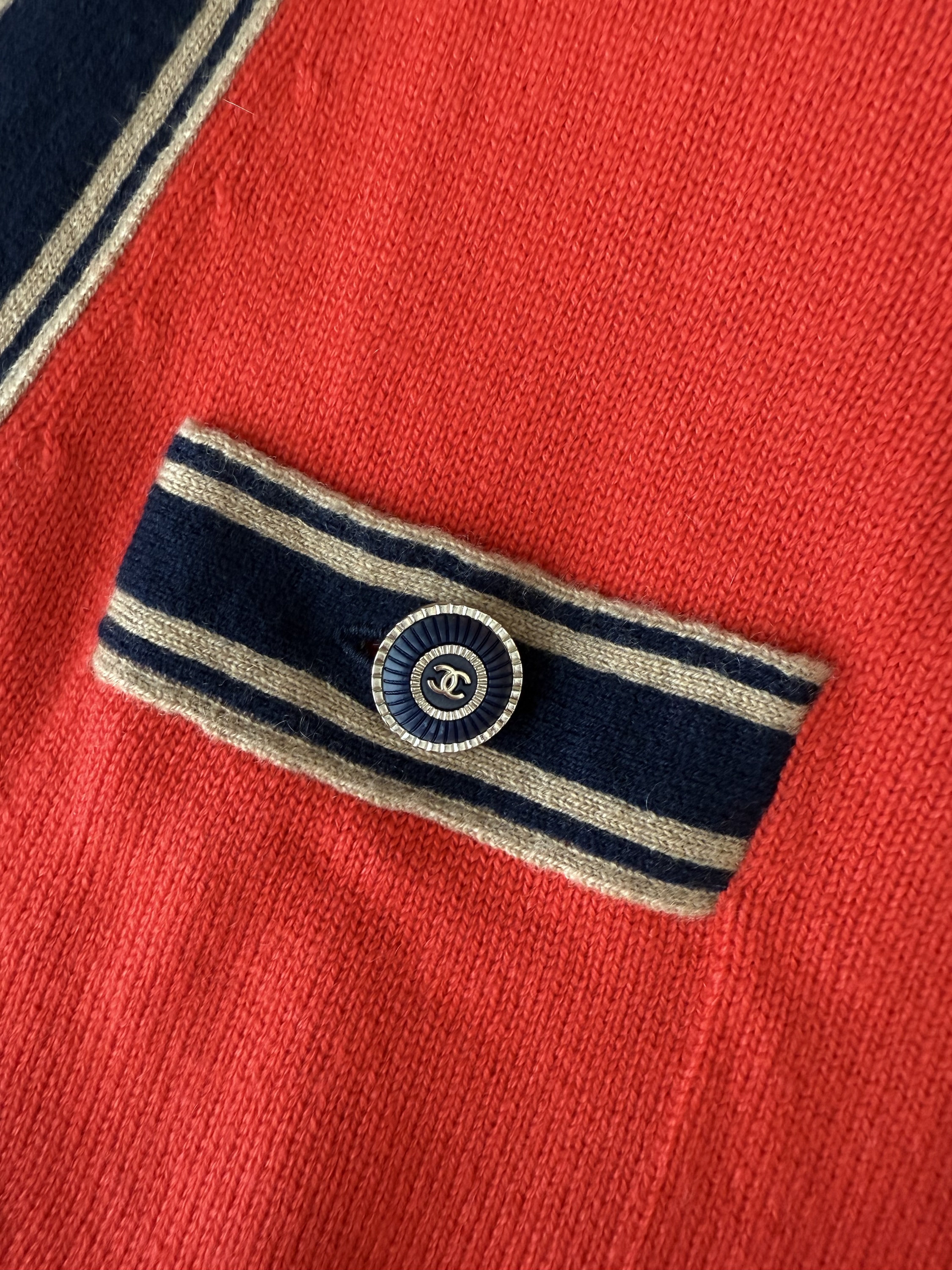 Chanel cashmere v- neck cardigan - Image 3