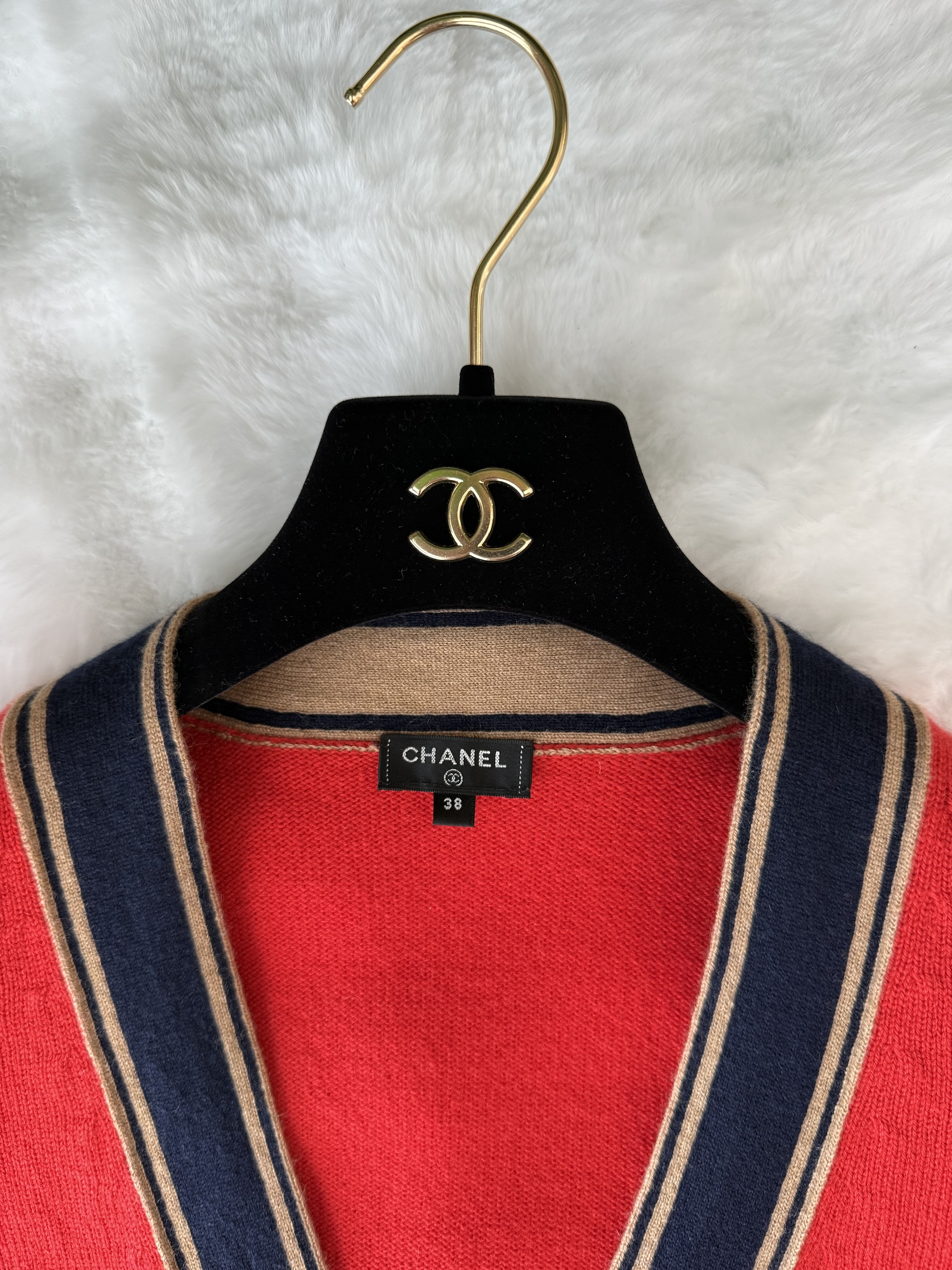 Chanel cashmere v- neck cardigan - Image 6