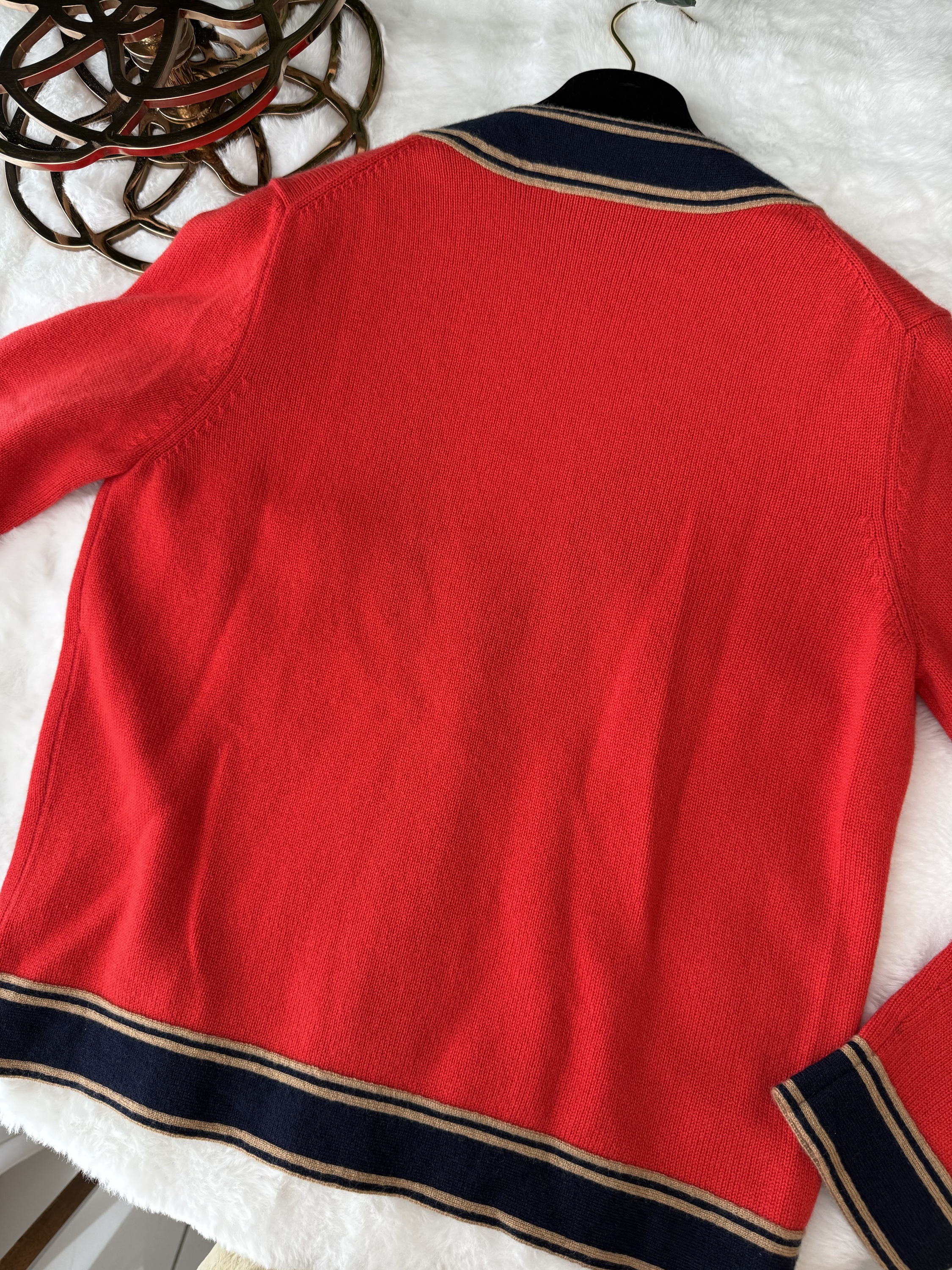 Chanel cashmere v- neck cardigan - Image 9