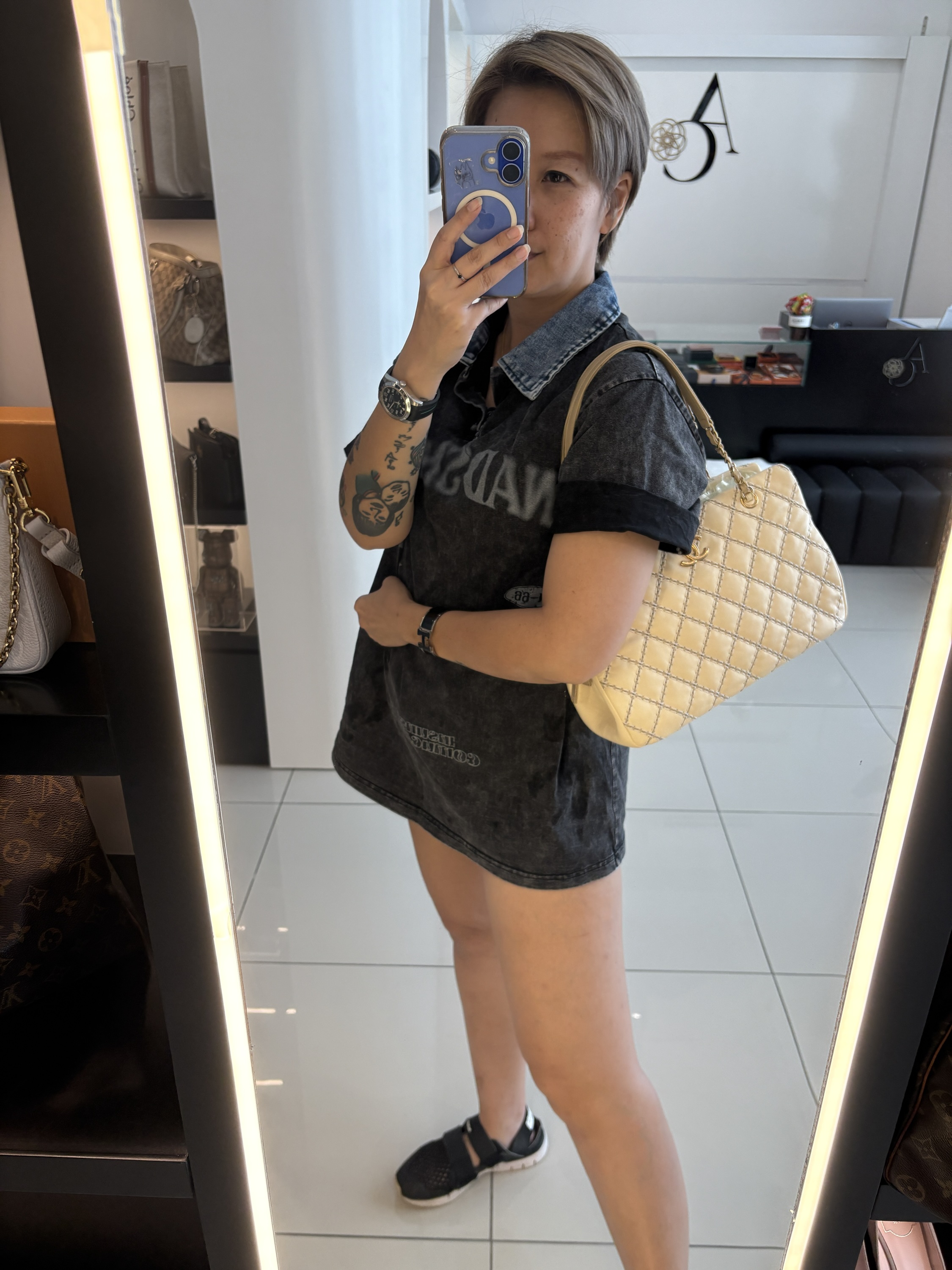 Chanel quilted chain tote bag - Image 15