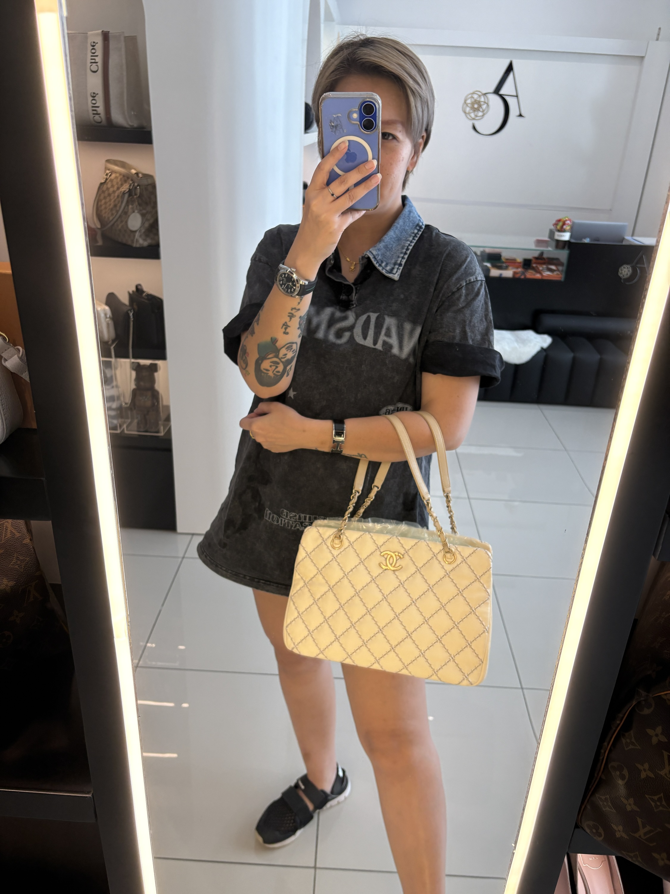 Chanel quilted chain tote bag - Image 14