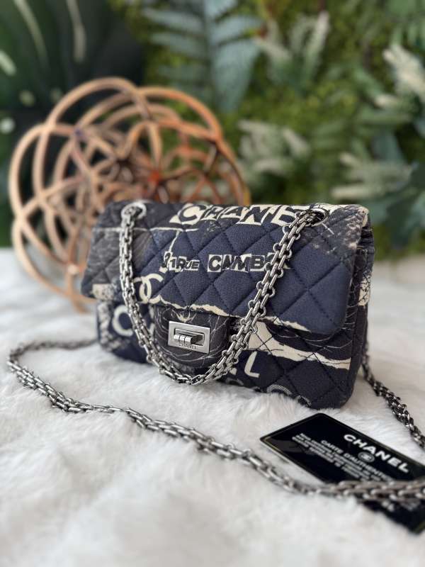 Chanel reissue mini flap
