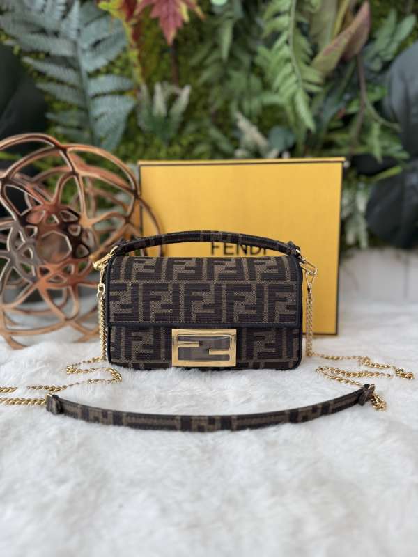 Fendi baguette mini