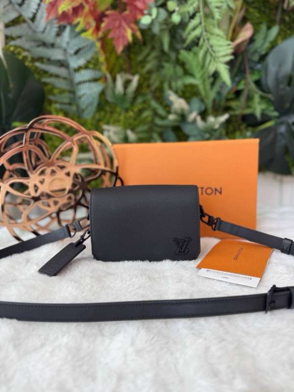 Lv fastline wearable wallet
