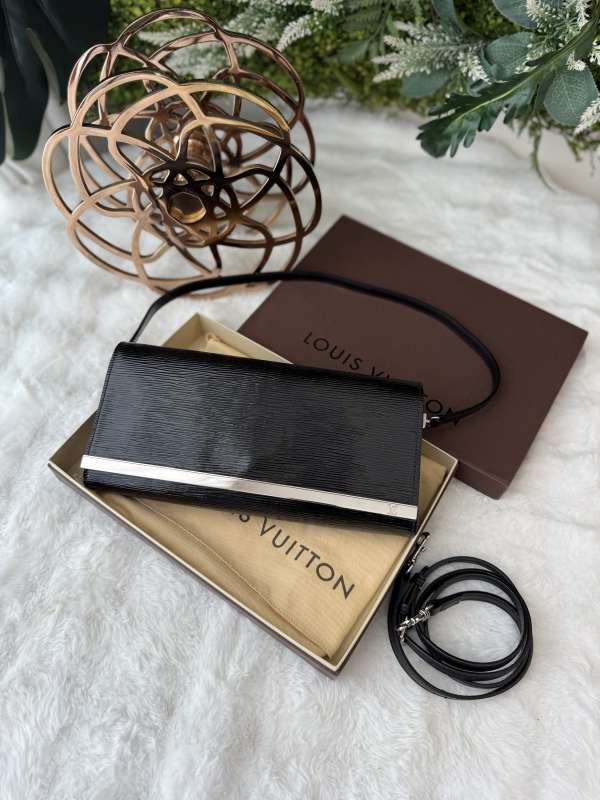 Lv epi leather sevigne clutch