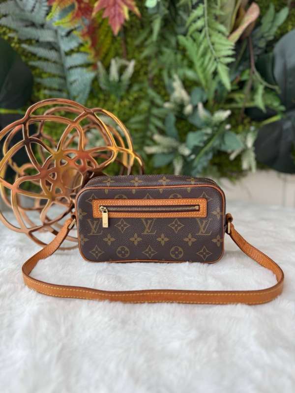 Lv cite pouchette shoulder bag