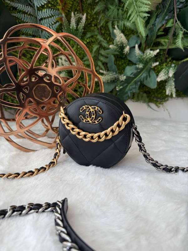 Chanel 19 round chain bag