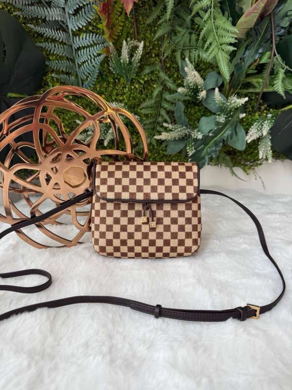 Lv gazelle damier crossbody