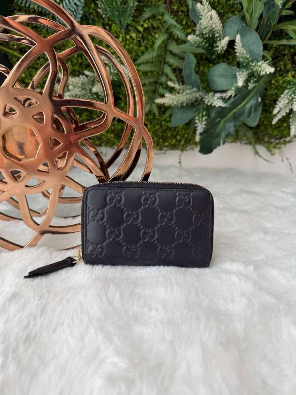 Gucci zipper wallet