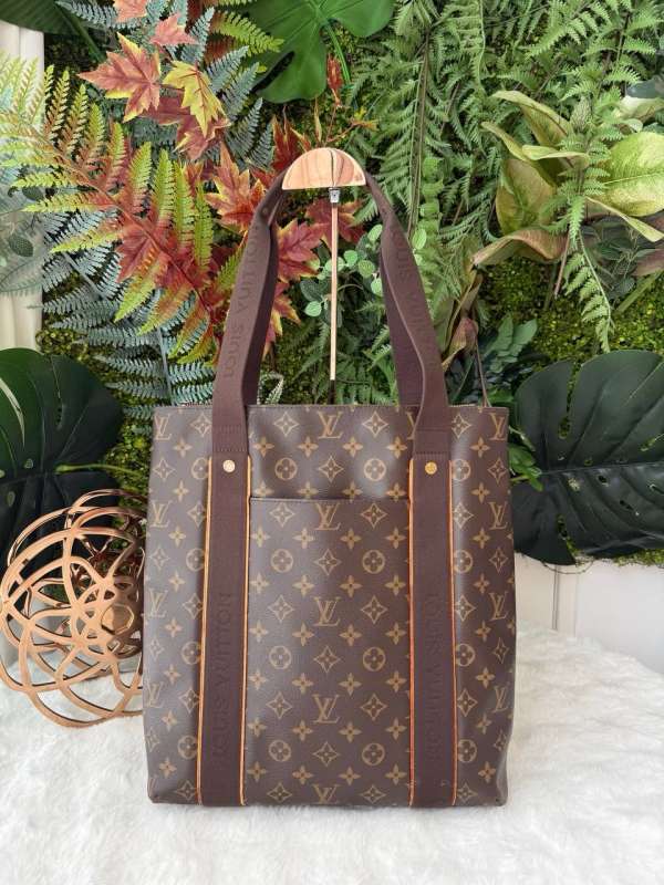 Lv beaubourg tote bag