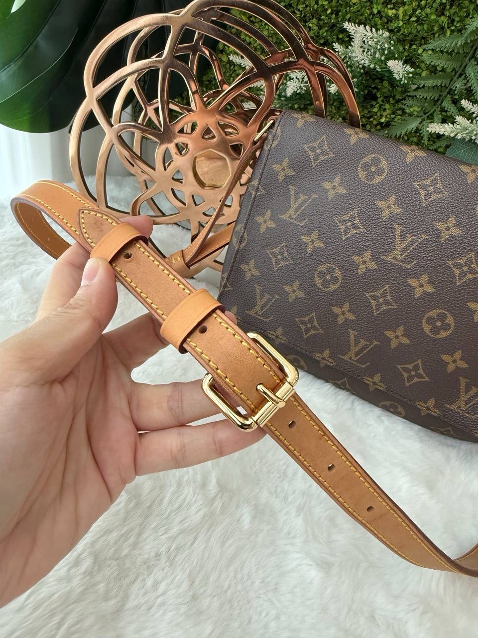 Lv musette tango shoulder bag - Image 4