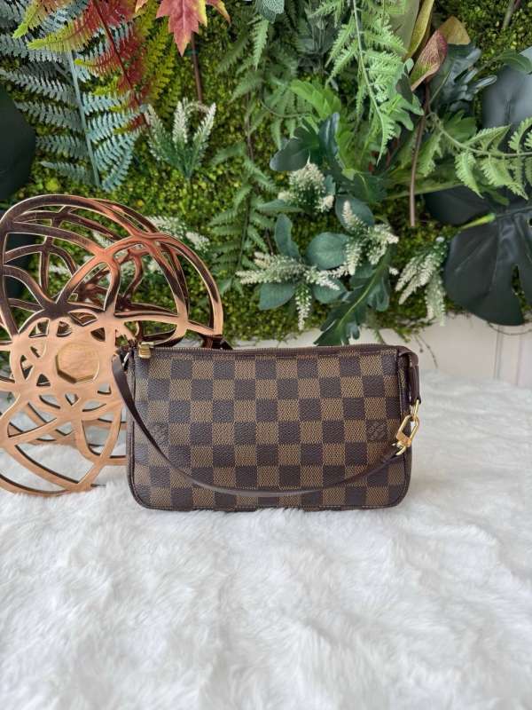 Lv damier pouchette