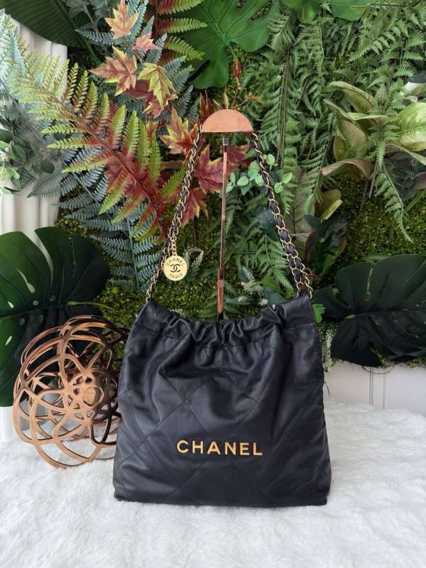 Chanel 22c small tote
