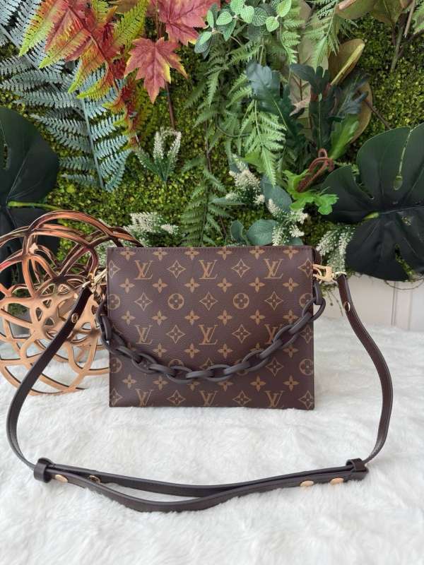 Lv toiletry 26