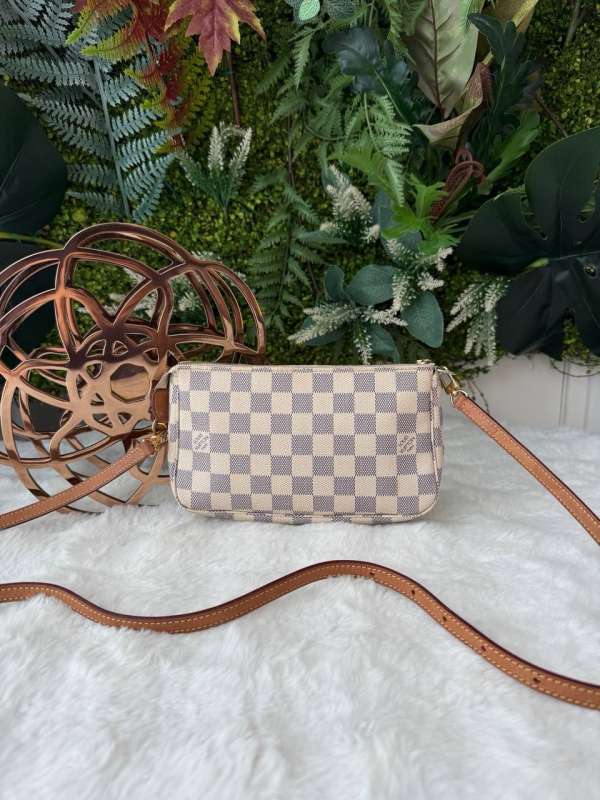 Lv pouchette accessories