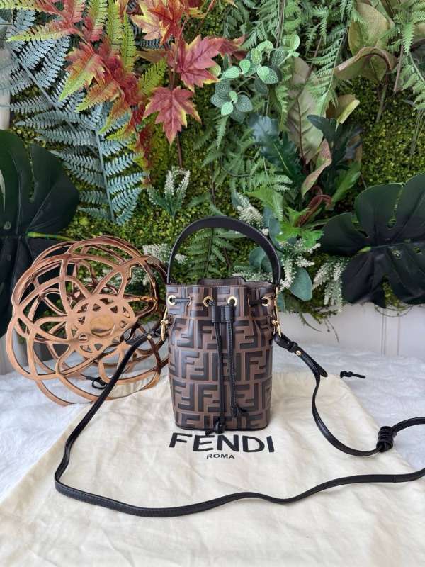 Fendi Mon Tresor mini bucket bag