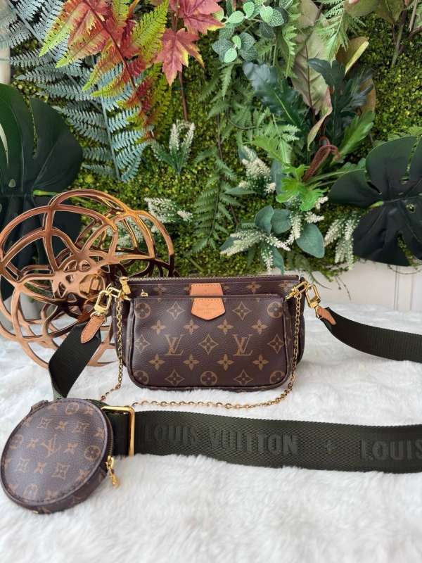 Lv multi pouchette accessoires