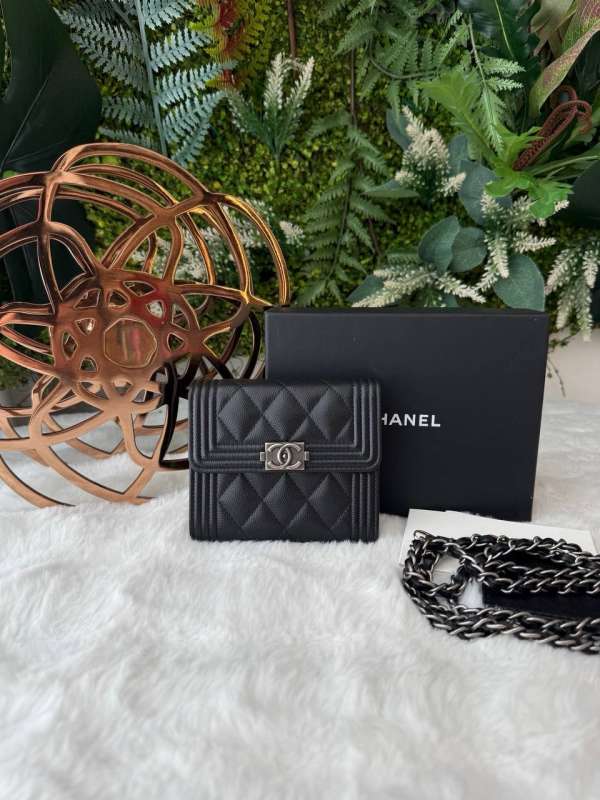 chanel boy wallet